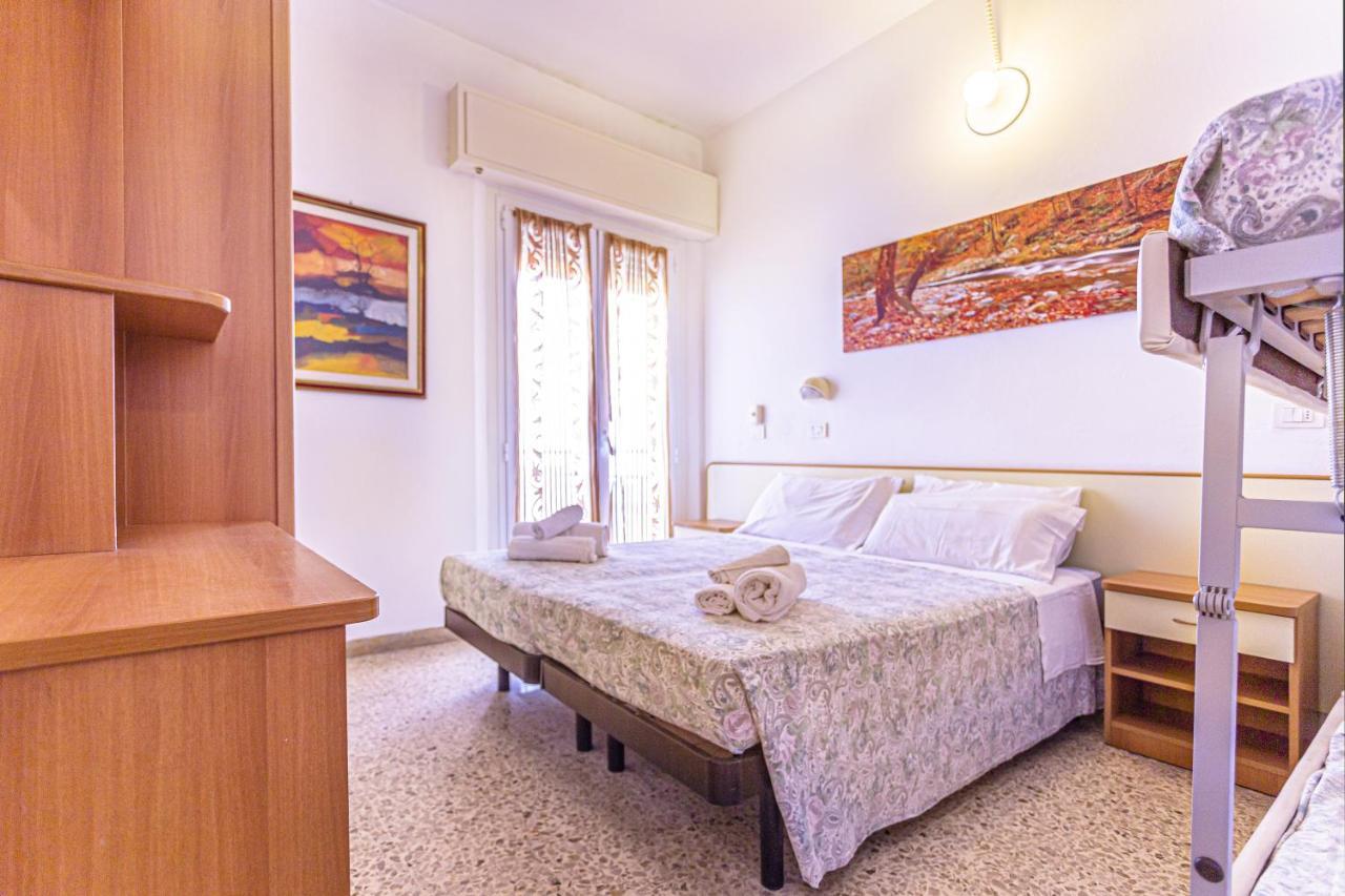 Hotel Continental Беллария-Иджеа-Марина Экстерьер фото