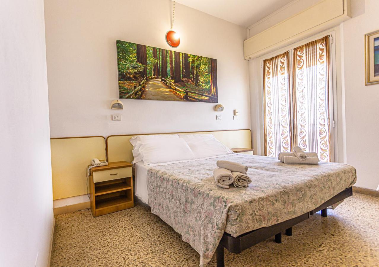 Hotel Continental Беллария-Иджеа-Марина Экстерьер фото