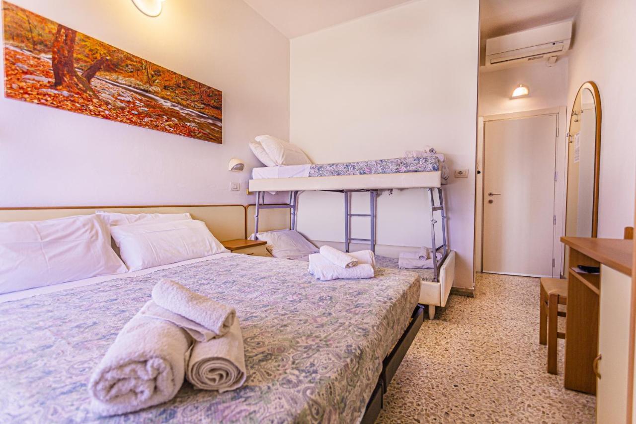 Hotel Continental Беллария-Иджеа-Марина Экстерьер фото