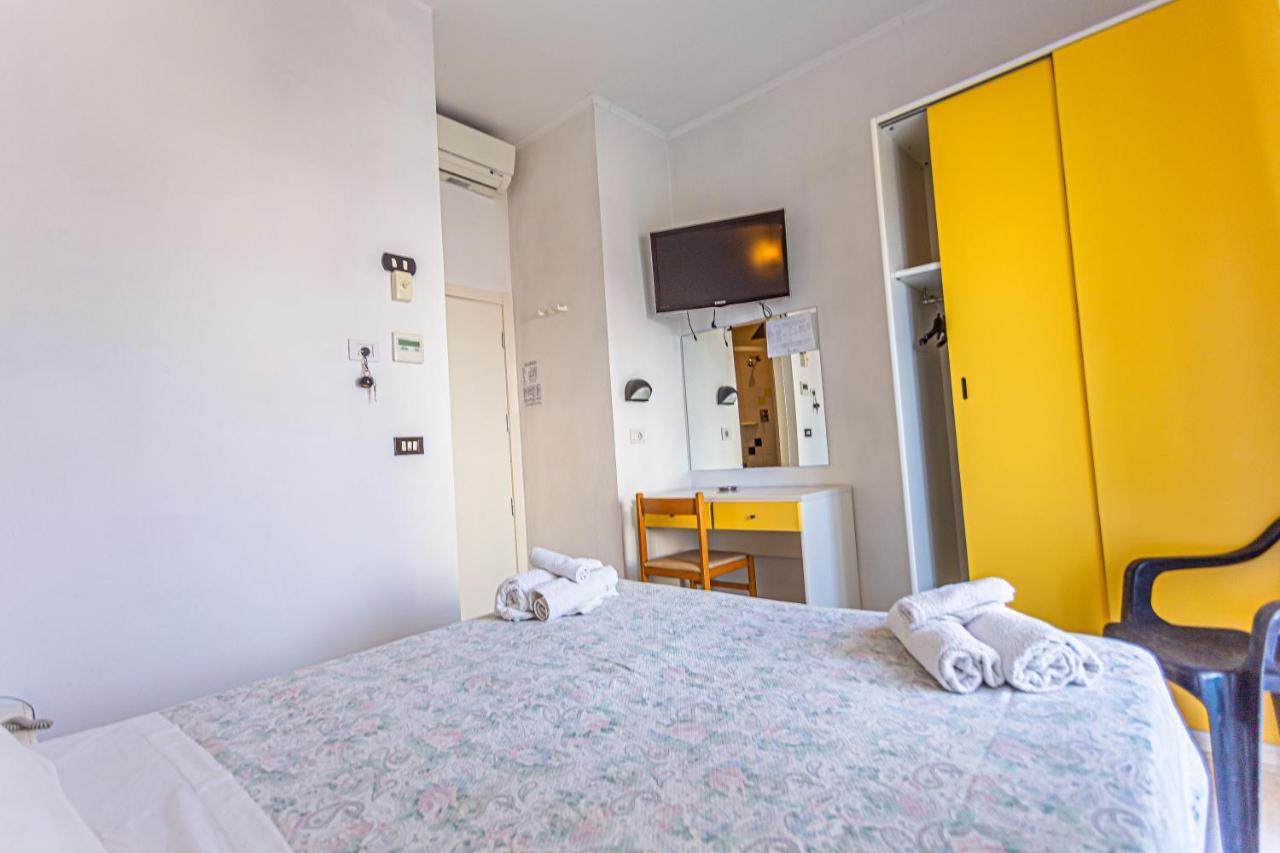 Hotel Continental Беллария-Иджеа-Марина Экстерьер фото