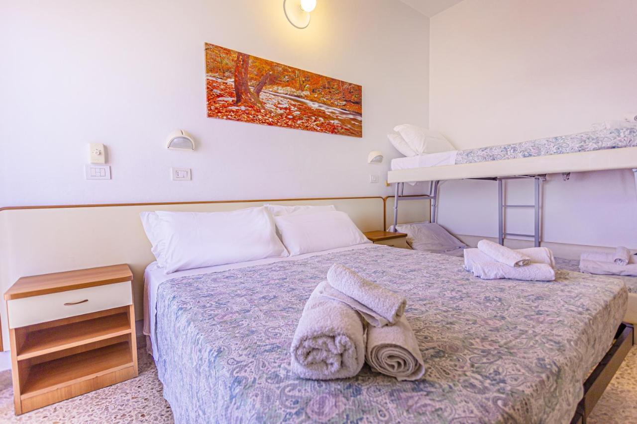 Hotel Continental Беллария-Иджеа-Марина Экстерьер фото