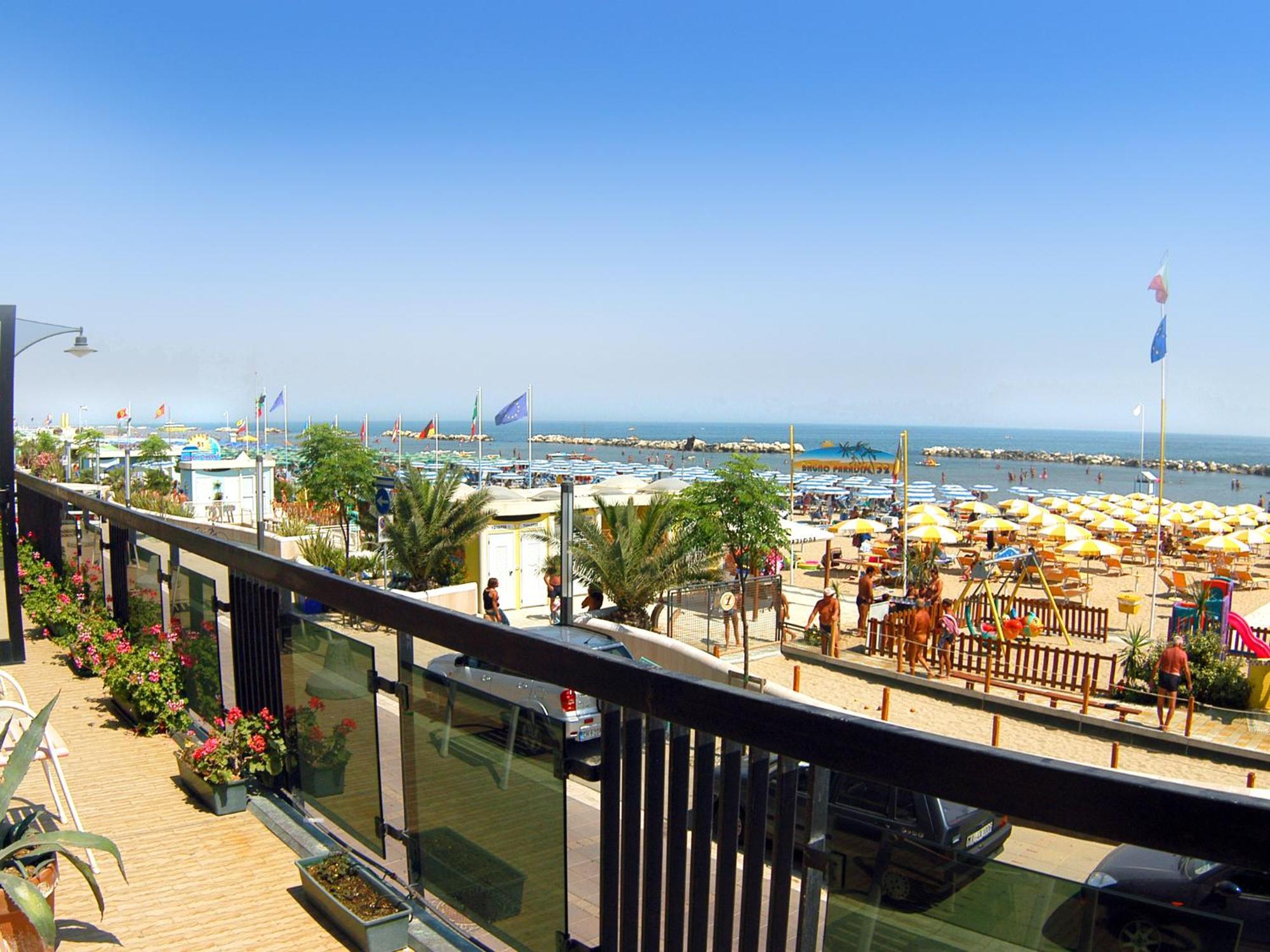 Hotel Continental Беллария-Иджеа-Марина Экстерьер фото
